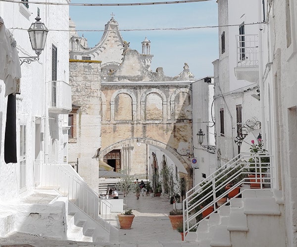 masseria-appia-traiana-azienda-agricola-tateo-casale-ostuni-brindisi-vista-cittadina masseria-appia-traiana-azienda-agricola-tateo-casale-ostuni-brindisi-vista-cittadina